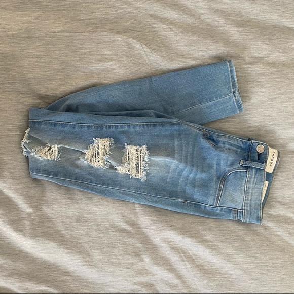 PacSun light wash ripped skinny jeans. Size 23 - Picture 4 of 6